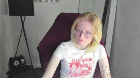 Snapshot of elizabeth_harpper chatting on December 4, 2025, 1:59 am Elizabeth online show from December 4, 2025, 1:59 am