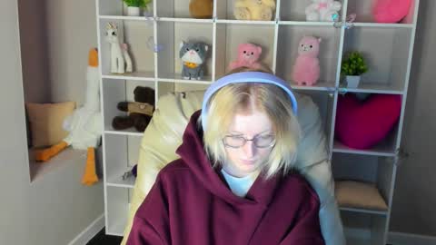 Snapshot of elizabeth_harpper chatting on December 16, 2025, 12:37 am Elizabeth online show from December 16, 2025, 12:37 am