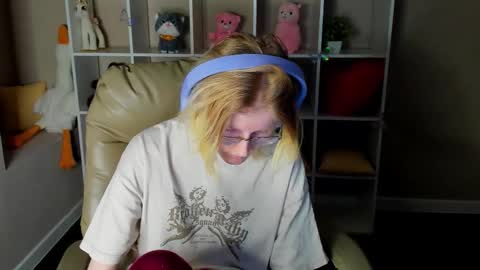 Snapshot of elizabeth_harpper chatting on December 18, 2025, 1:33 am Elizabeth online show from December 18, 2025, 1:33 am