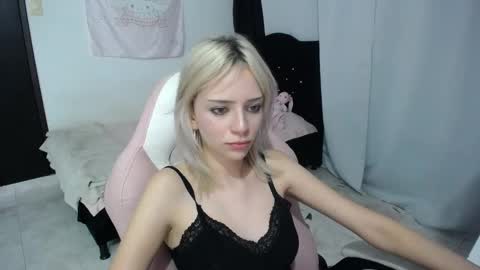 Snapshot of elizabeth_rose02 chatting on February 22, 2026, 2:56 am Elizabeth online show from February 22, 2026, 2:56 am