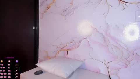 Snapshot of elizabeth_swan18 chatting on December 22, 2025, 2:47 pm Elizabeth Swan online show from December 22, 2025, 2:47 pm