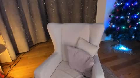 Elizabeth online show from December 1, 2025, 1:10 am