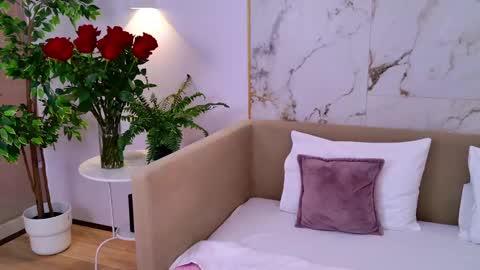 Elizabeth online show from February 10, 2025, 3:53 pm