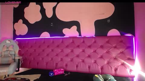 Snapshot of elizabethmilf_1 chatting on December 20, 2025, 9:33 pm elizabethWelcome my rooomGive me more pleasure a PVT is open PVT new online show from December 20, 2025, 9:33 pm