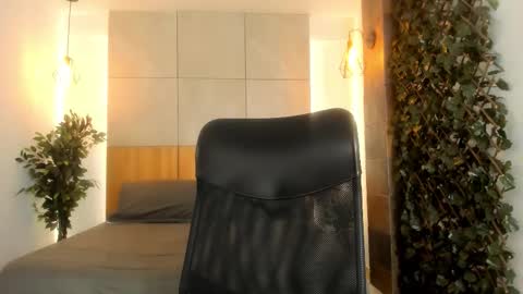   online show from November 11, 2025, 2:17 pm