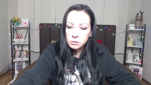 ElizabethSho online show from January 21, 2025, 9:15 pm