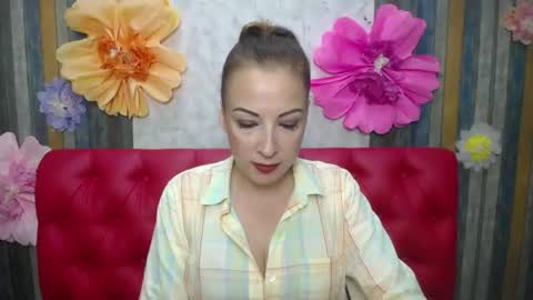 ElizabethSho online show from July 8, 2026, 5:28 pm