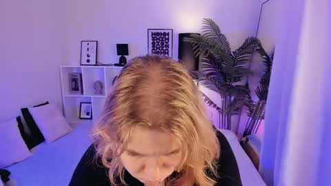 Snapshot of elizabethvane chatting on May 7, 2026, 5:40 pm Elizabeth online show from May 7, 2026, 5:40 pm