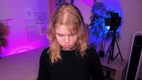 Snapshot of elizabethvane chatting on May 17, 2026, 5:20 pm Elizabeth online show from May 17, 2026, 5:20 pm