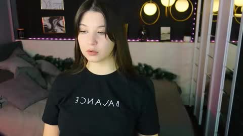 Snapshot of elizamild chatting on December 21, 2025, 1:40 pm Eliza online show from December 21, 2025, 1:40 pm