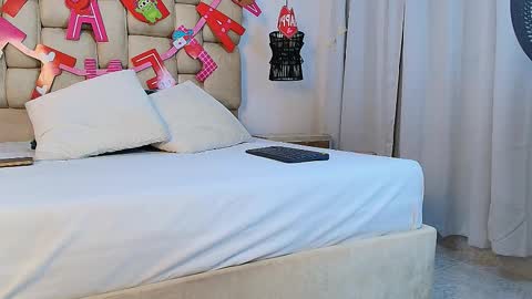 Eliza online show from September 13, 2025, 11:43 am