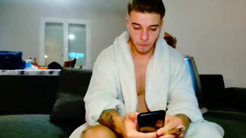 elkafit28 online show from December 18, 2024, 8:09 am