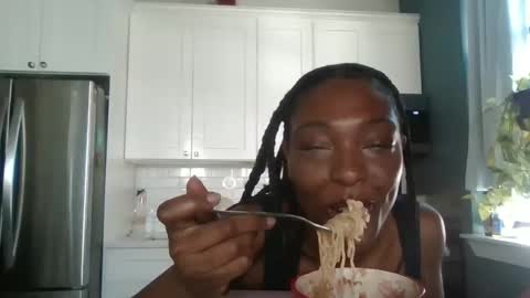 Snapshot of ella5eju chatting on September 8, 2025, 4:06 pm GFE online show from September 8, 2025, 4:06 pm