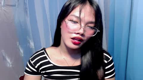 Ella online show from December 5, 2025, 2:42 am