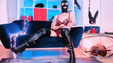 Snapshot of ella_kross chatting on February 10, 2025, 12:08 pm ella_kross online show from February 10, 2025, 12:08 pm