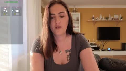 Snapshot of ella_max_live chatting on April 6, 2026, 5:41 am Ella Max online show from April 6, 2026, 5:41 am