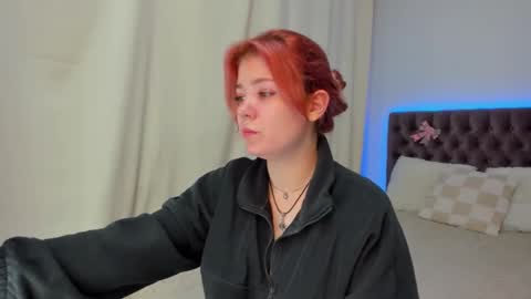 Ella Mayers online show from October 11, 2025, 12:15 pm