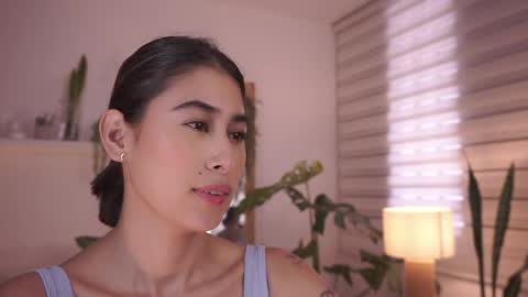 ELLA OWEN online show from April 16, 2026, 9:39 pm