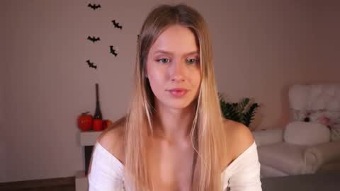 Ella online show from November 2, 2025, 7:16 pm