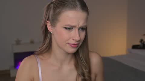 Snapshot of ella_twinkle chatting on February 1, 2026, 7:23 pm Ella online show from February 1, 2026, 7:23 pm