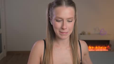 Snapshot of ella_twinkle chatting on February 27, 2026, 7:36 pm Ella online show from February 27, 2026, 7:36 pm