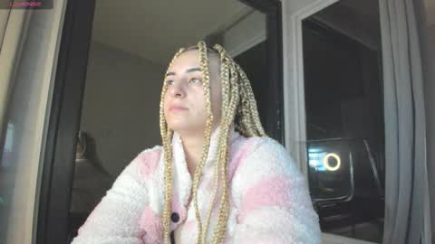 ella_vee online show from October 22, 2025, 2:34 am