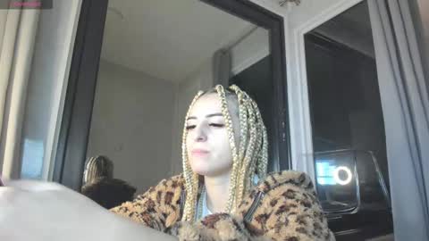 ella_vee online show from October 26, 2025, 4:07 am