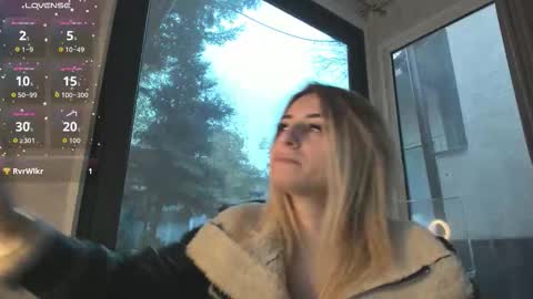 ella_vee online show from November 16, 2025, 6:08 am