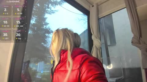 ella_vee online show from February 6, 2026, 6:51 am