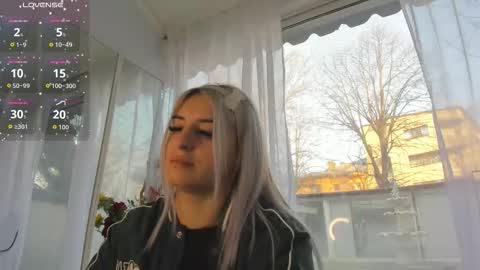 ella_vee online show from March 17, 2026, 5:44 am