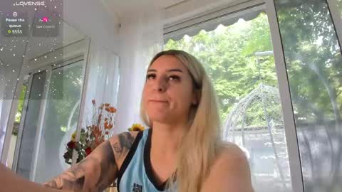 ella_vee online show from June 1, 2026, 6:04 am