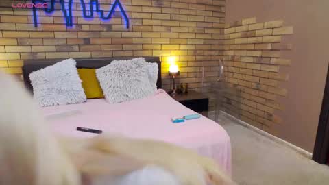 Snapshot of ellacharmx chatting on December 15, 2024, 7:10 pm Ella online show from December 15, 2024, 7:10 pm