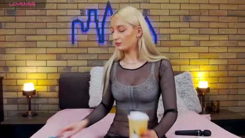 Snapshot of ellacharmx chatting on December 16, 2024, 10:03 pm Ella online show from December 16, 2024, 10:03 pm