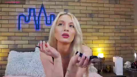 Snapshot of ellacharmx chatting on December 19, 2024, 6:34 pm Ella online show from December 19, 2024, 6:34 pm