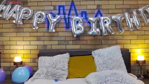 Snapshot of ellacharmx chatting on December 21, 2024, 10:40 pm Ella online show from December 21, 2024, 10:40 pm