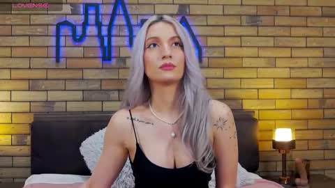 Snapshot of ellacharmx chatting on January 5, 2025, 1:35 am Ella online show from January 5, 2025, 1:35 am