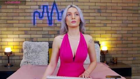 Snapshot of ellacharmx chatting on January 7, 2025, 6:56 pm Ella online show from January 7, 2025, 6:56 pm