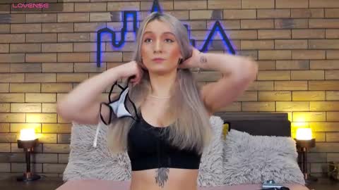 Snapshot of ellacharmx chatting on January 20, 2025, 7:04 pm Ella online show from January 20, 2025, 7:04 pm