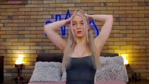 Snapshot of ellacharmx chatting on January 29, 2025, 7:22 pm Ella online show from January 29, 2025, 7:22 pm