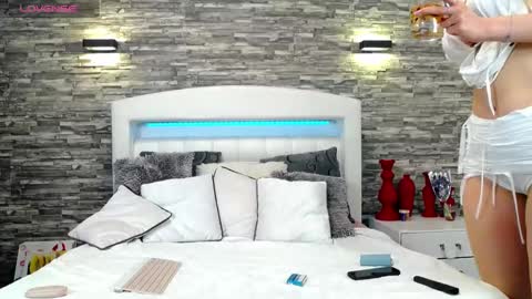 Snapshot of ellacharmx chatting on March 12, 2025, 8:31 pm Ella online show from March 12, 2025, 8:31 pm