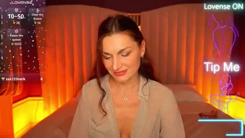 Ella online show from October 14, 2025, 9:04 pm