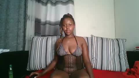 ellah-simone online show from May 8, 2026, 9:42 pm