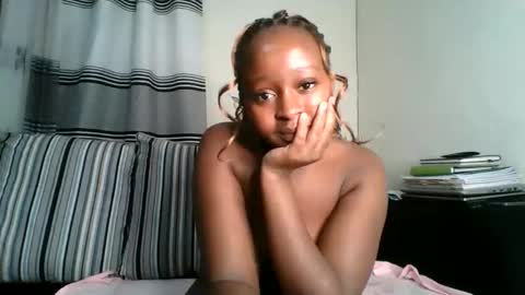 ellah-simone online show from May 25, 2026, 6:58 pm