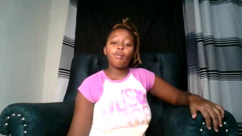 Snapshot of ellah_simone chatting on June 28, 2026, 11:55 pm ellah-simone online show from June 28, 2026, 11:55 pm
