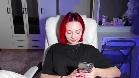 Snapshot of ellales chatting on October 14, 2025, 9:43 am ellales online show from October 14, 2025, 9:43 am