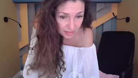 Snapshot of ellalongs chatting on October 31, 2025, 1:01 pm EllaLongs online show from October 31, 2025, 1:01 pm