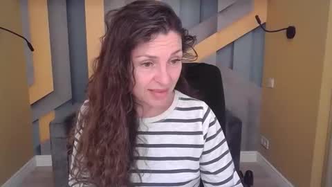 Snapshot of ellalongs chatting on November 2, 2025, 12:29 pm EllaLongs online show from November 2, 2025, 12:29 pm