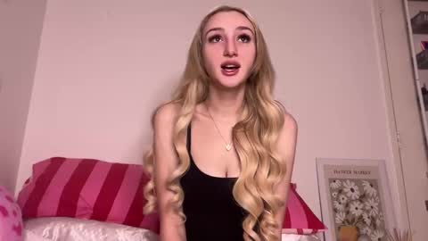 Snapshot of ellamcdaniel chatting on May 2, 2026, 4:50 am ellamcdaniel online show from May 2, 2026, 4:50 am