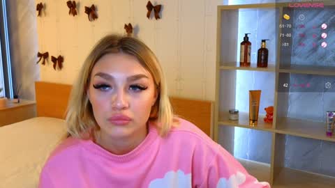 ellamilla online show from December 25, 2024, 11:33 am