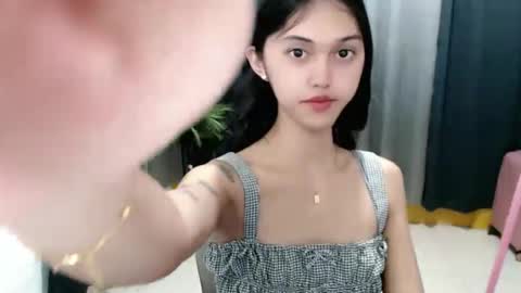 ELLA online show from May 24, 2026, 2:33 pm